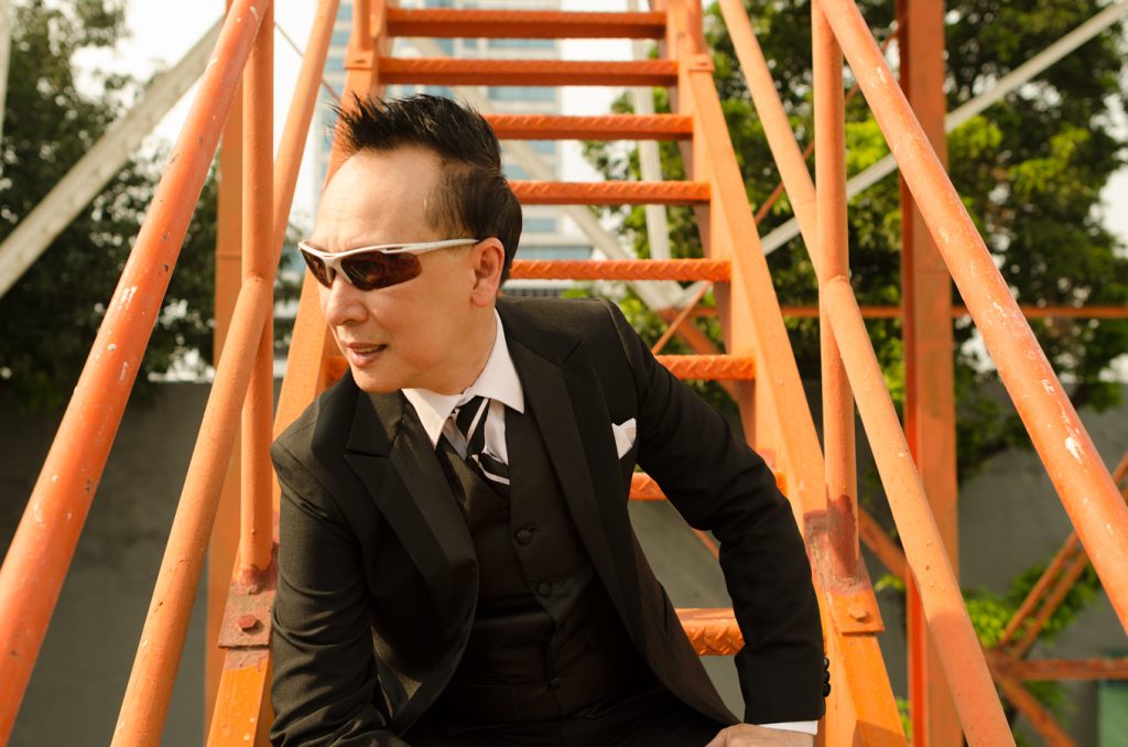 Bravo Filipino Magazine: Robert Rivera