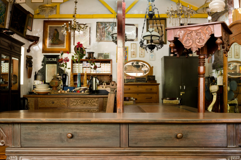 Bravo Filipino Magazine: Bahay ni Ligaya & Antiques